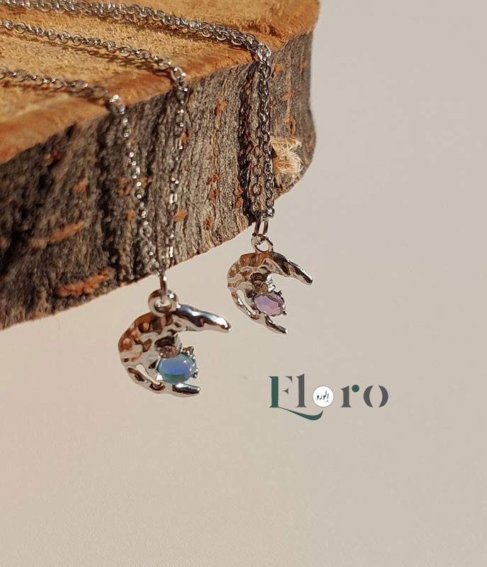 گردنبند دخترانه پینترستی طرح ماه نقره ای