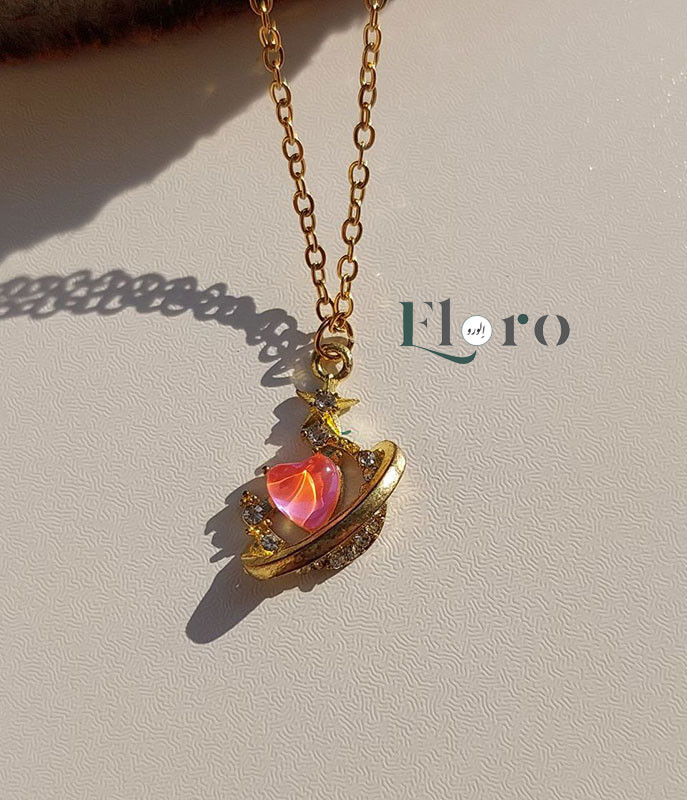 گردنبند دخترانه پینترستی ماه و قلب نگین دار